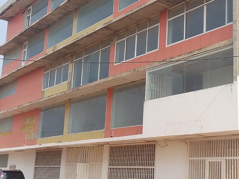 Edifício multiuso a Venda ou arrendamento, aberto a parceria.