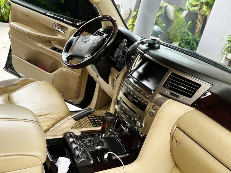 Lexus 570