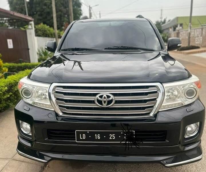 TOYOTA LAND CRUISER GXR V8