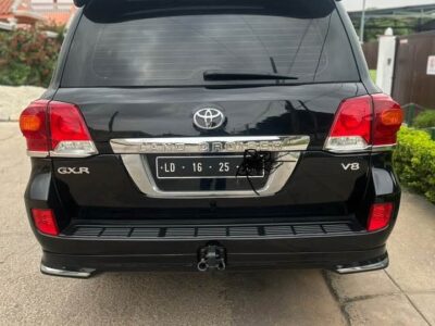 TOYOTA LAND CRUISER GXR V8