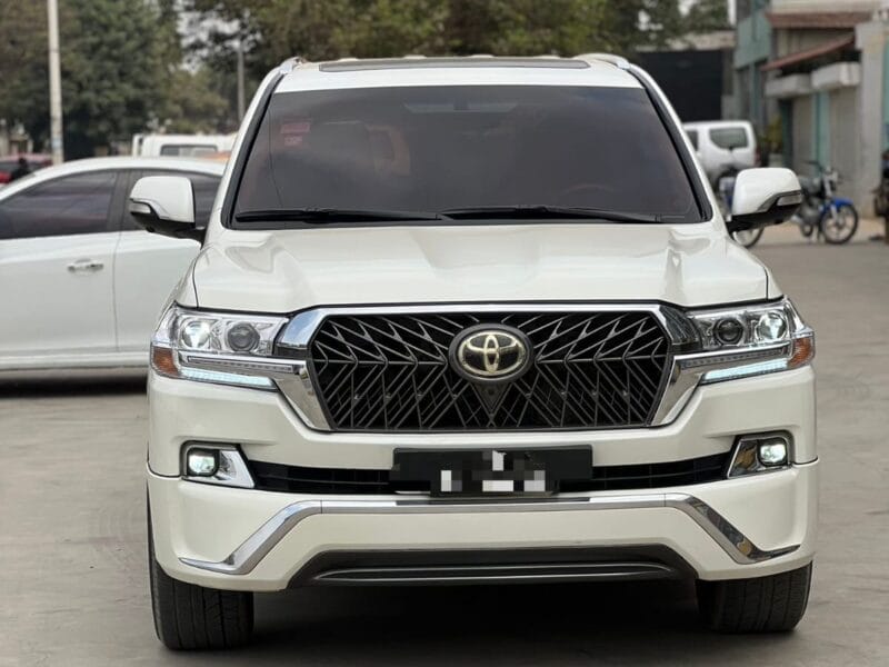 TOYOTA LAND CRUISER VXR V8