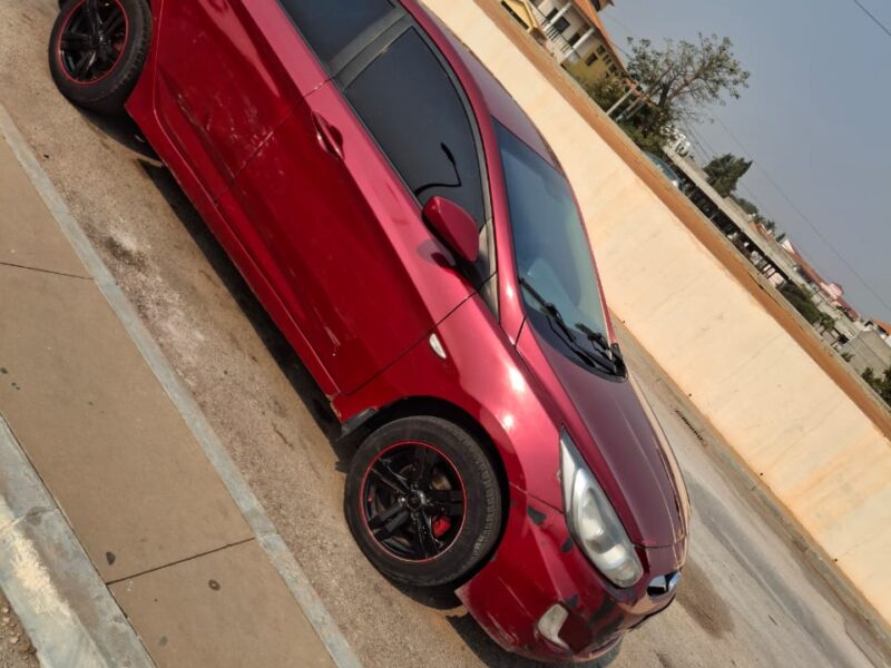Hyundai accent 2V
