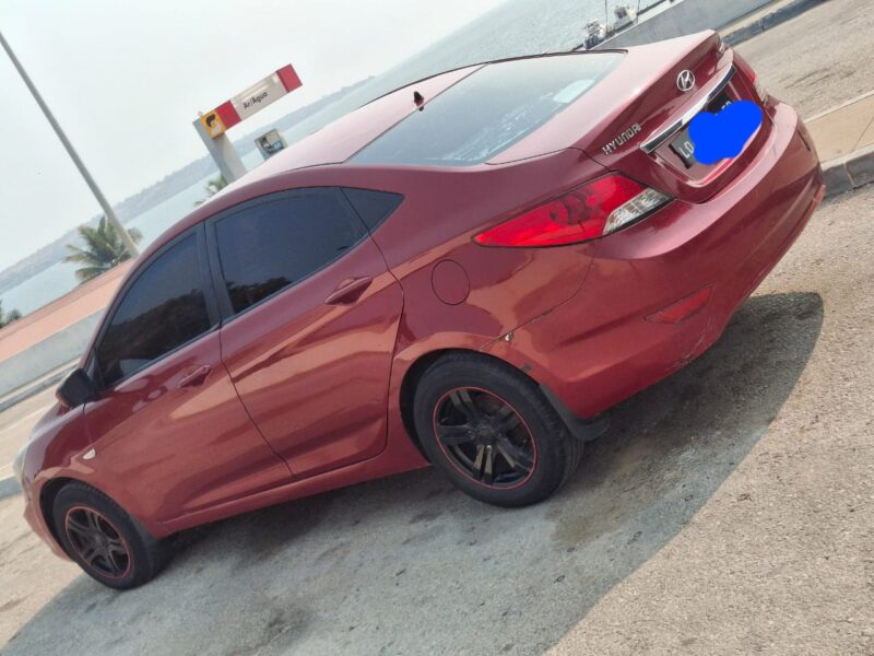 Hyundai accent 2V