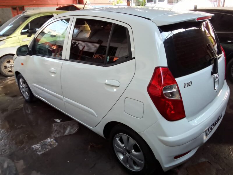i10 de cor branco