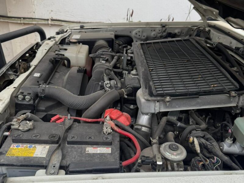 AMBULÂNCIA LAND CRUISER MOTOR V8