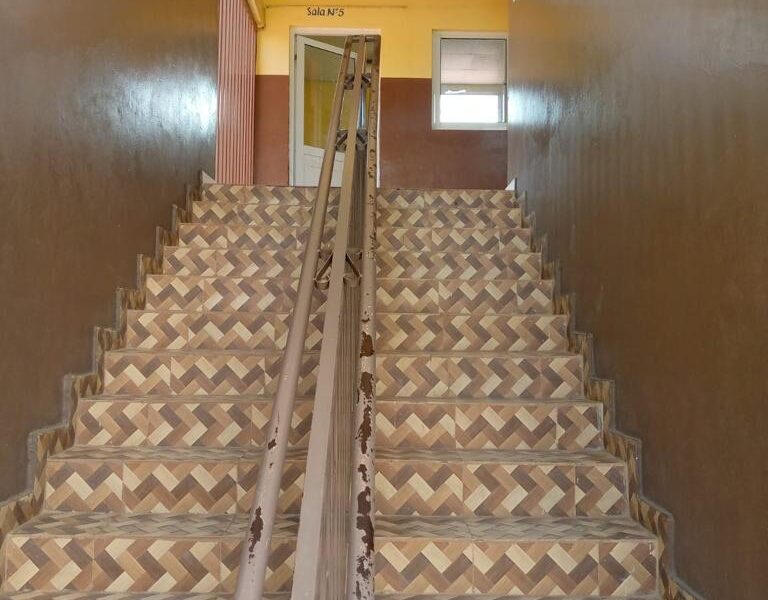 *Para Arrendar ou Venda Colégio no Camama Vila Kiaxi*