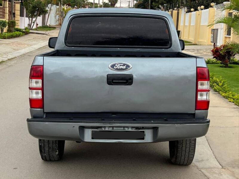 *Ford Ranger XLT 4X4*