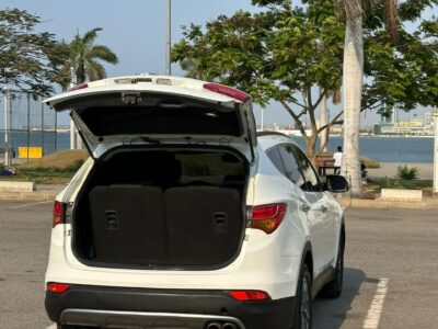 * *Hyundai Santa Fé*