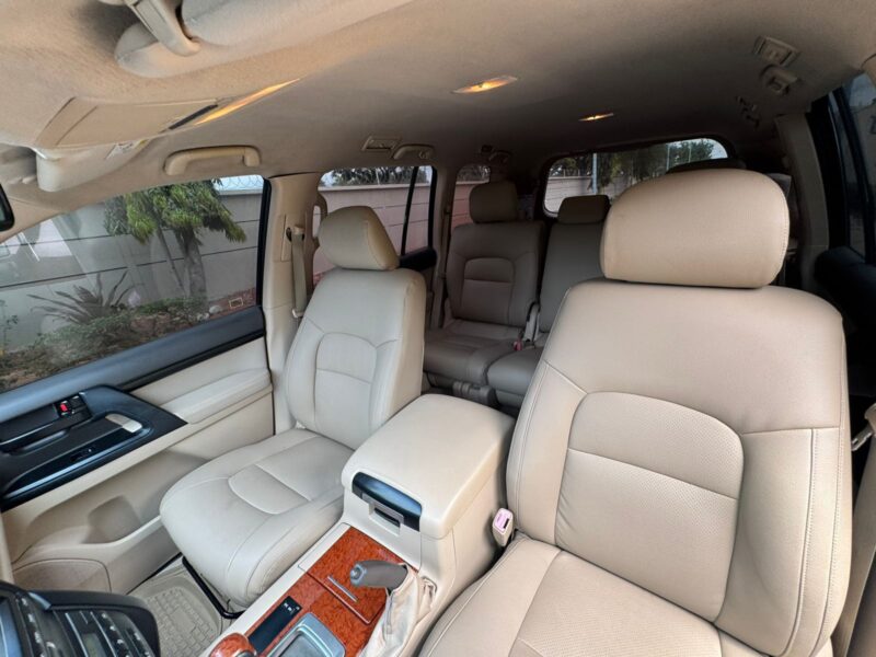 Toyota Land CRUISER v8