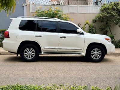 Toyota Land CRUISER v8