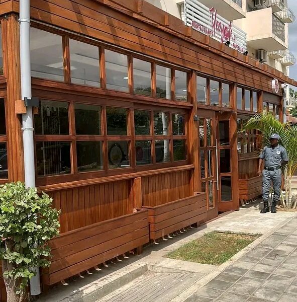 VENDE-SE: LOJA NO KILAMBA TODA EQUIPADA PARA RESTAURANTE