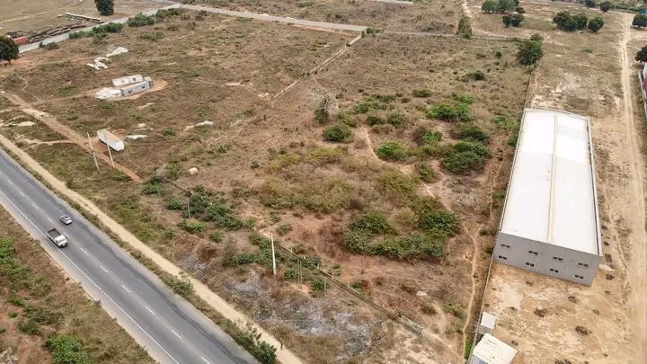 VENDE-SE TERRENO DE 2.2 HECTARES – ESTRADA DE CATETE KM 41