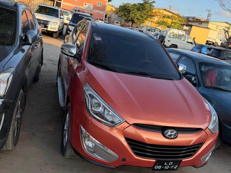 *HYUNDAI TUCSON FULL OPTIONS*