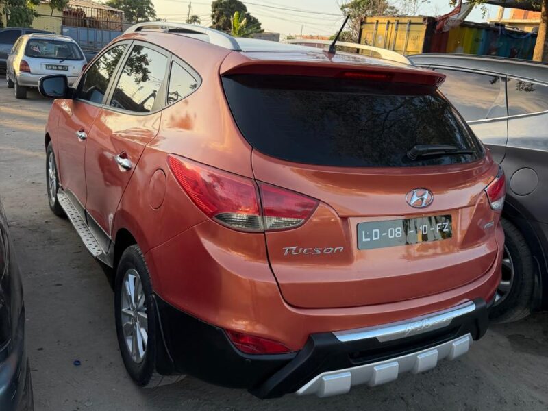 *HYUNDAI TUCSON FULL OPTIONS*