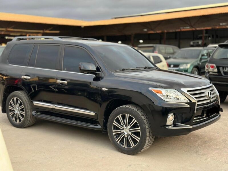 *Lexus LX570 2014*