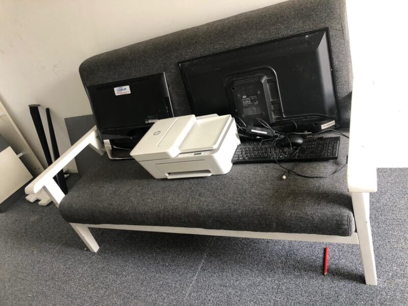 *À Venda Materiais de Escritório*