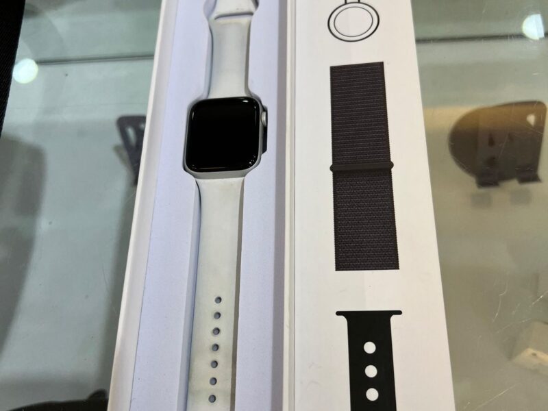 Apple Watch, semi novo ainda tem caixa.