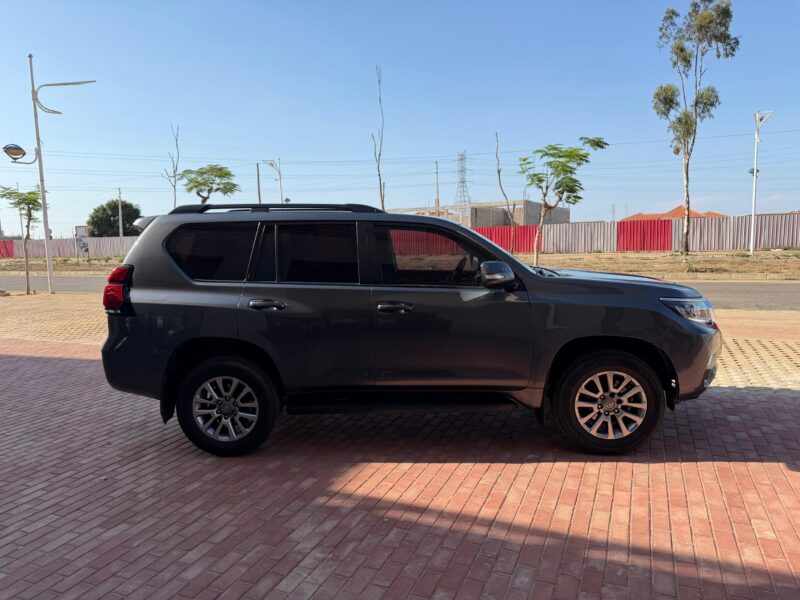 TOYOTA LAND-CRUISER PRADO TXL 4CL 2023