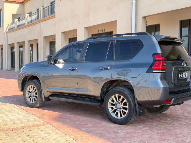 TOYOTA LAND-CRUISER PRADO TXL 4CL 2023