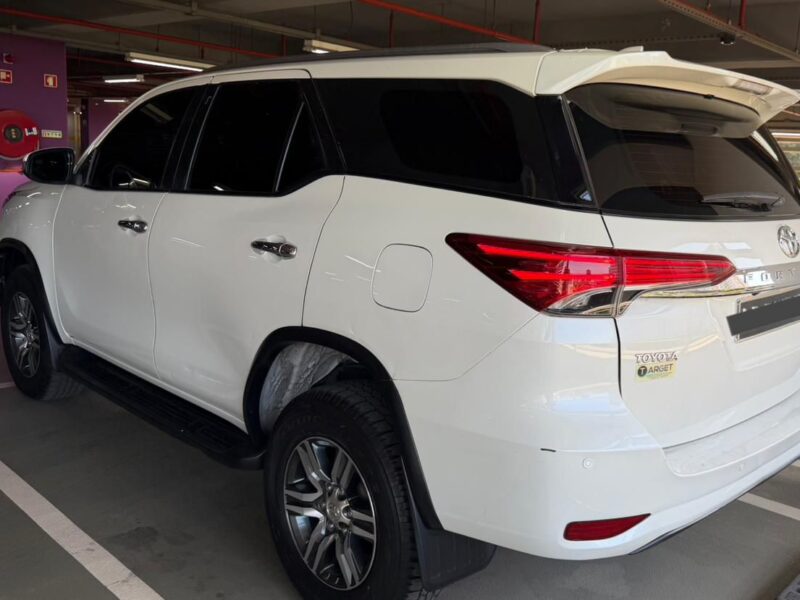 *TOYOTA FORTUNER SUV*