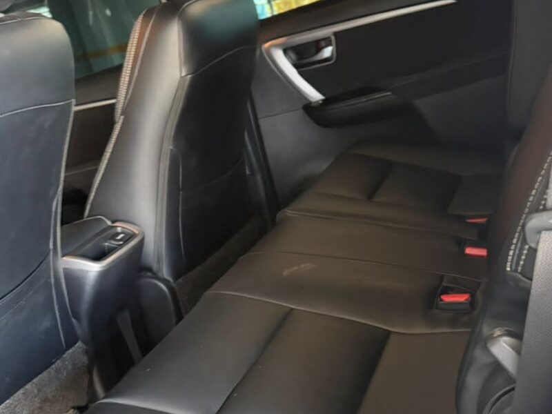 *TOYOTA FORTUNER SUV*