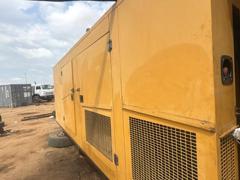 A Gerador Caterpillar 400 KVAS
