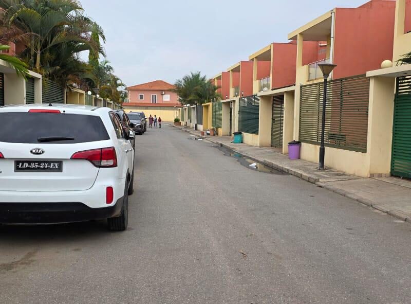 Vivenda do tipo T4 a venda em Viana/Luanda-Sul
