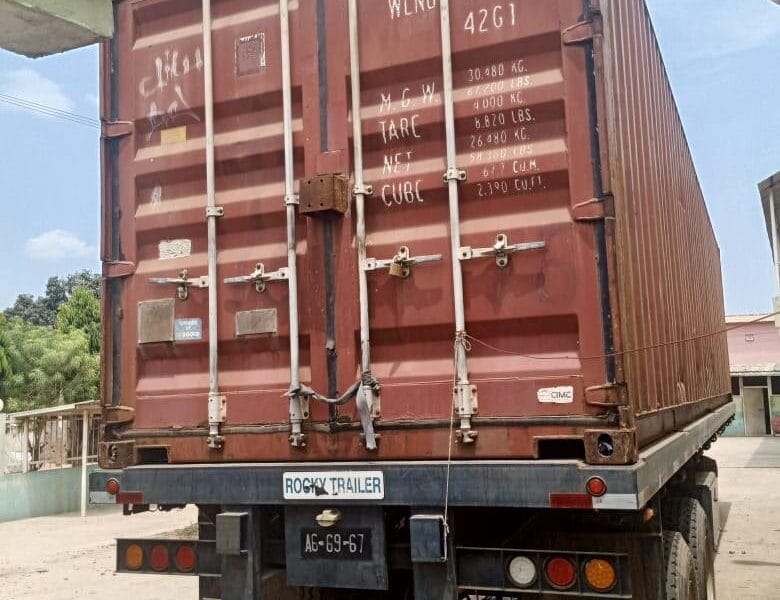 Camião cavelo 420 + Trailer a venda semi novo