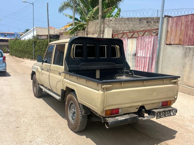 TOYOTA LAND CRUISER DUPLA CABINE