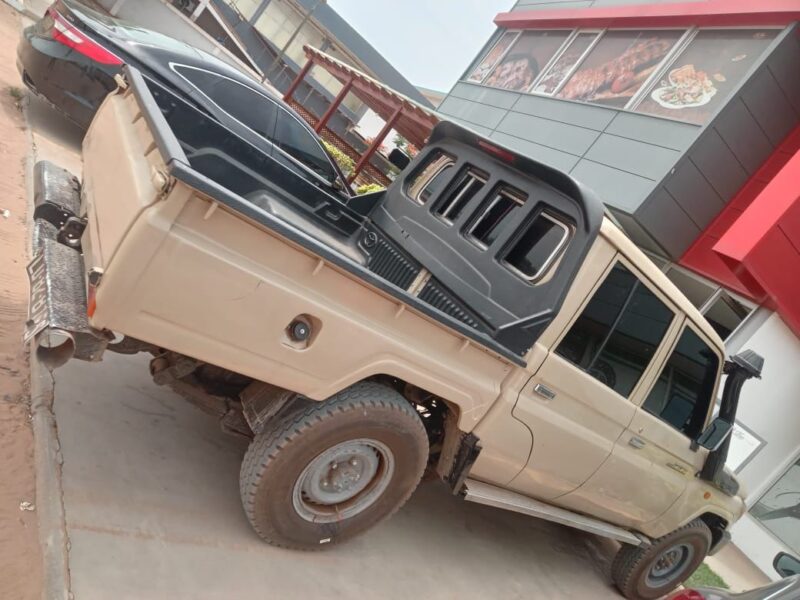 TOYOTA LAND CRUISER DUPLA CABINE