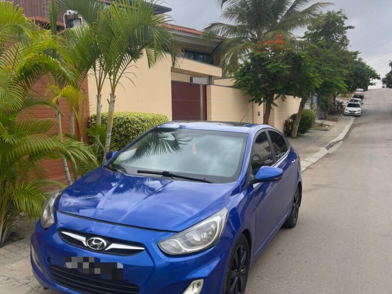 Hyunday accent full opções