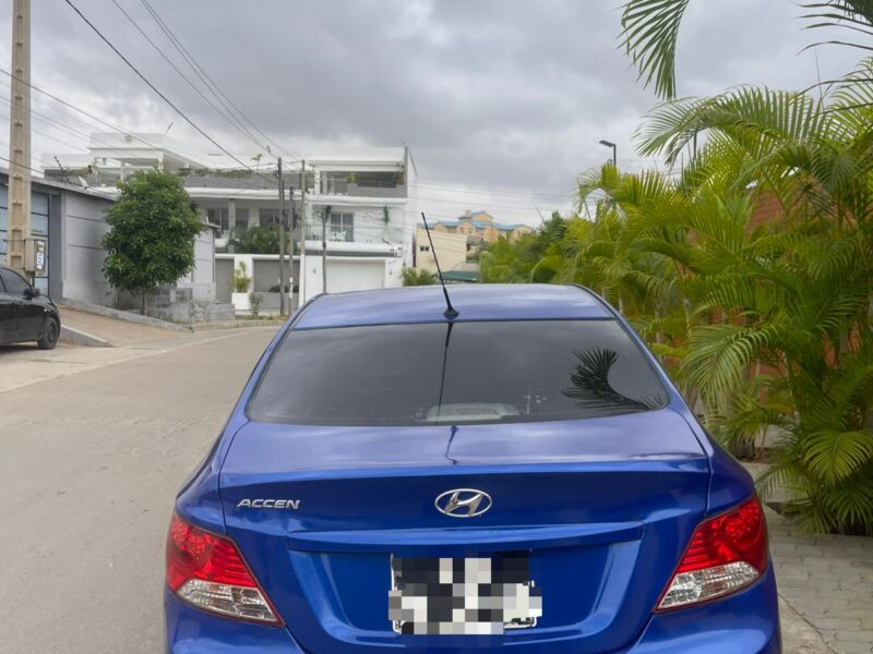 Hyunday accent full opções