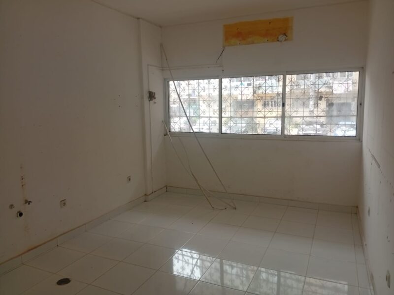 ARRENDA-SE APARTAMENTO (RC) – MAIANGA