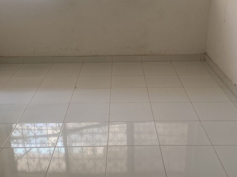 ARRENDA-SE APARTAMENTO (RC) – MAIANGA