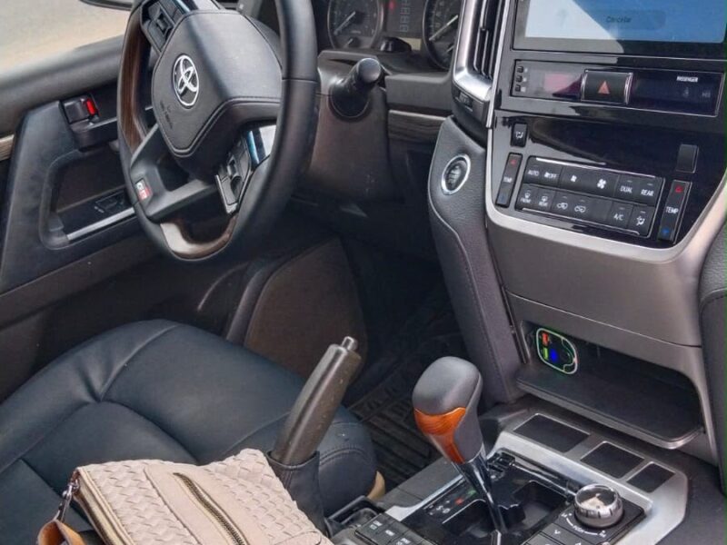 *TOYOTA LAND CRUISER GXR V8 2015*