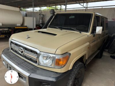 Vende-se Land Cruiser V8 chef máquina tudo de origem carro super cuidado