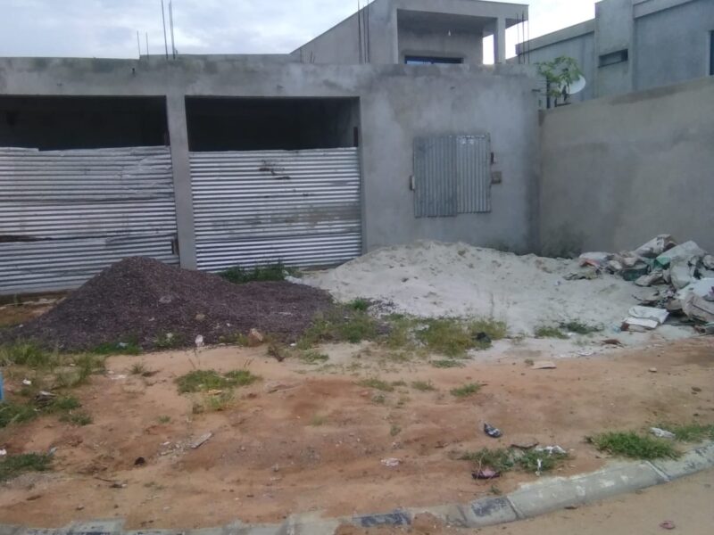 Espaço de três lojas