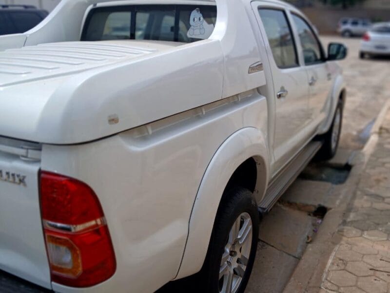 Toyota Hilux Automática 2014 Pick-up Limpa