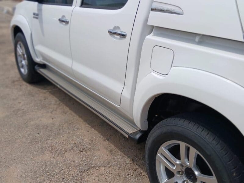 Toyota Hilux Automática 2014 Pick-up Limpa