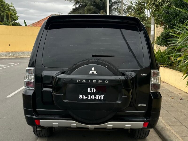 MITSUBISHI PAJERO LIMPO