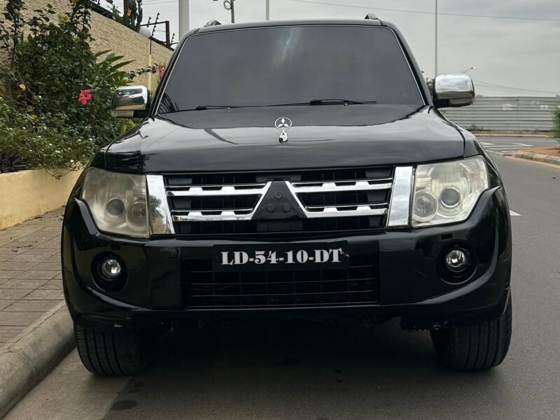 MITSUBISHI PAJERO LIMPO