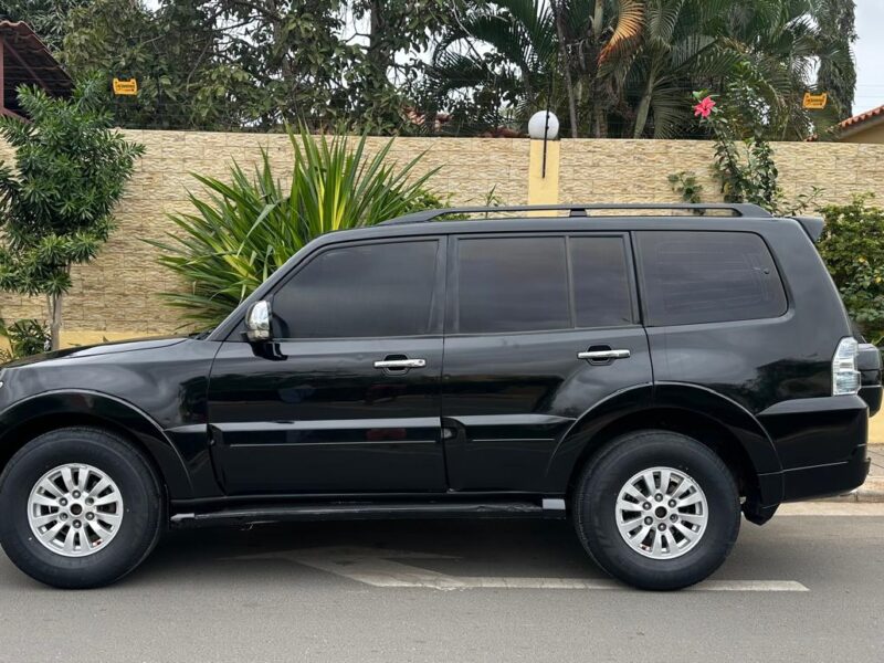 MITSUBISHI PAJERO LIMPO