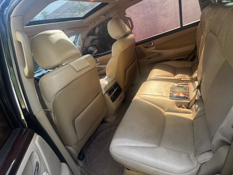 Lexus a venda