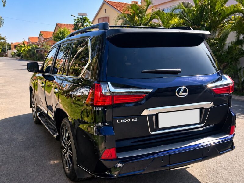 Lexus a venda