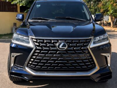 Lexus a venda
