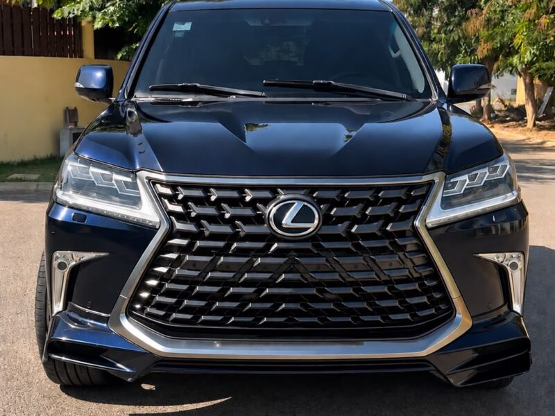 Lexus a venda