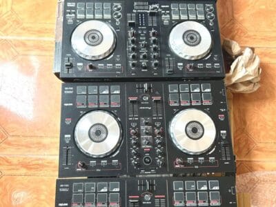 *Controladoras Pioneer DDJ-SB1 e Pioneer DDJ-SB3*